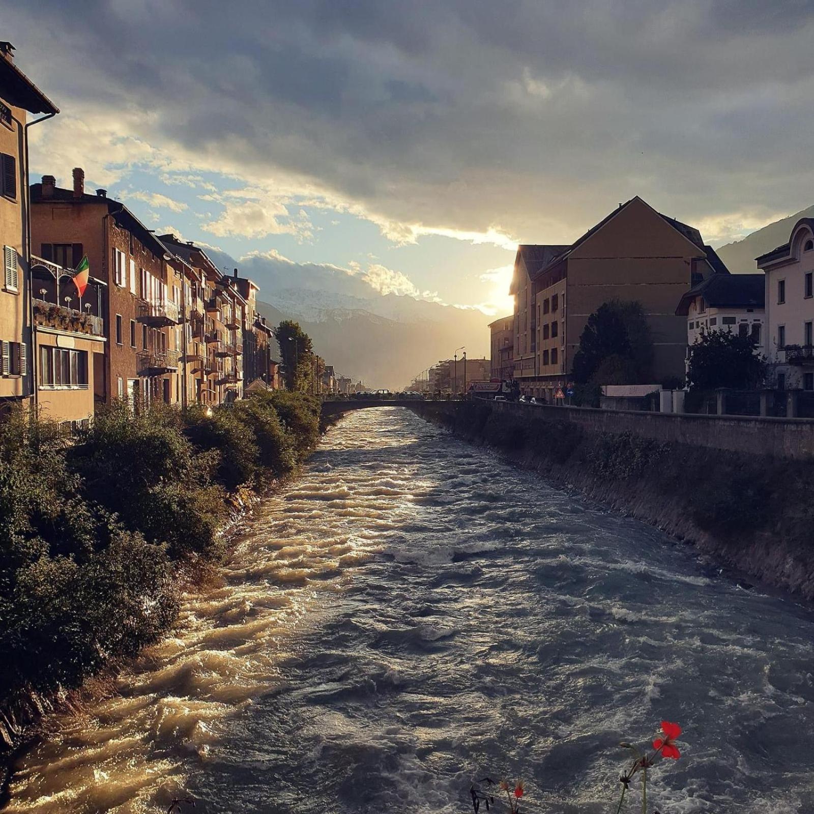 La Perla Del Bernina Express Apartment ตีราโน ภายนอก รูปภาพ